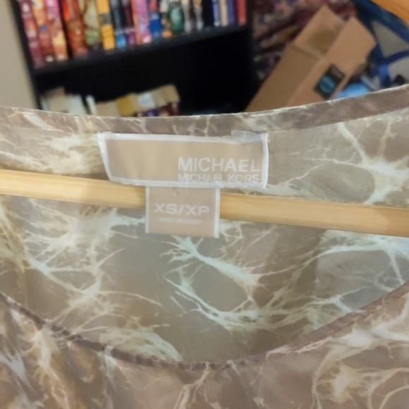 Michael kors silk top sz xs see below much larger - Picture 3 of 4